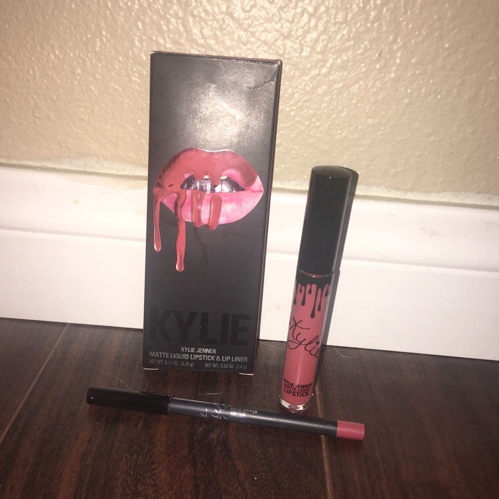 Kylie Lipkit in Kristen